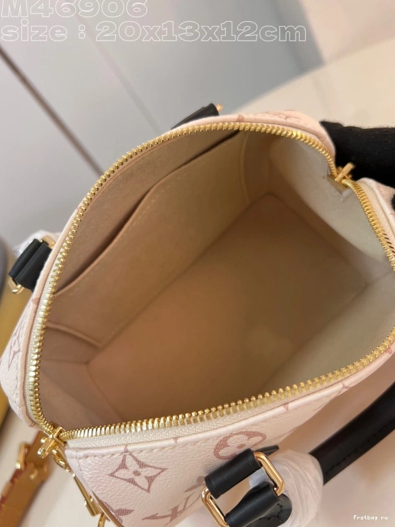 First bag ru BANDOULIÈRE VUITTON 20 LOUIS SPEEDY 0711